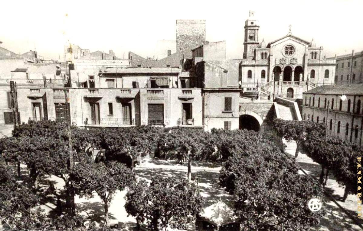 MB h- 003- eglise St-Louis et place de la perle.jpg